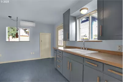 728 E Whiteaker Ave, Cottage Grove, OR 97424 - Photo 12