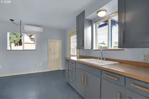 728 E Whiteaker Ave, Cottage Grove, OR 97424 - Photo 12