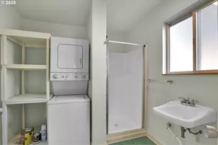 728 E Whiteaker Ave, Cottage Grove, OR 97424 - Photo 20