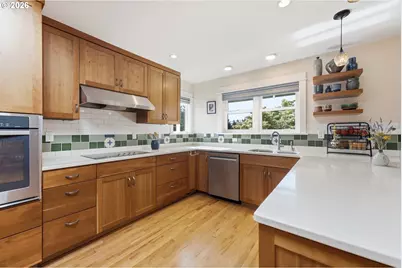7100 SE Harrison Ct, Portland, OR 97215 - Photo 8