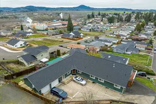 805 Queens Ave, Creswell, OR 97426 - Photo 2