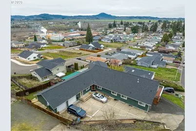 805 Queens Ave, Creswell, OR 97426 - Photo 1