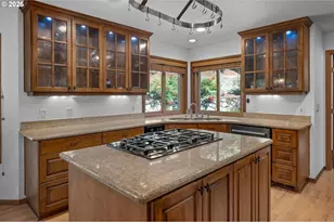 6013 SW Orchid Dr, Portland, OR 97219 - Photo 10