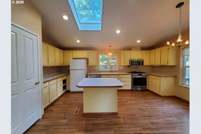 862 Autumn Ln, Glendale, OR 97442 - Photo 2