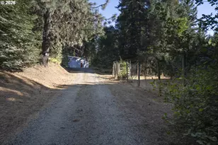 862 Autumn Ln, Glendale, OR 97442 - Photo 42