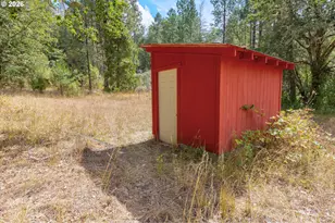 862 Autumn Ln, Glendale, OR 97442 - Photo 30