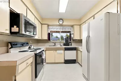 142 NE 10th Ave, Canby, OR 97013 - Photo 10