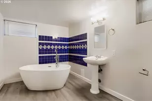 8807 NE Sacramento St, Portland, OR 97220 - Photo 22