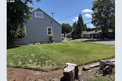 8807 NE Sacramento St, Portland, OR 97220 - Photo 4
