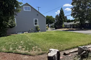 8807 NE Sacramento St, Portland, OR 97220 - Photo 4
