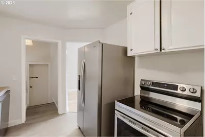 8807 NE Sacramento St, Portland, OR 97220 - Photo 12