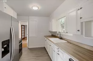 8807 NE Sacramento St, Portland, OR 97220 - Photo 10