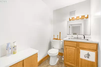 8935 SE Stanley Pl, Portland, OR 97206 - Photo 10