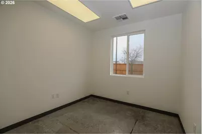 135 NE Mill St, Grants Pass, OR 97526 - Photo 6