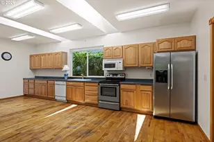 786 Edwards Ave, Coos Bay, OR 97420 - Photo 10