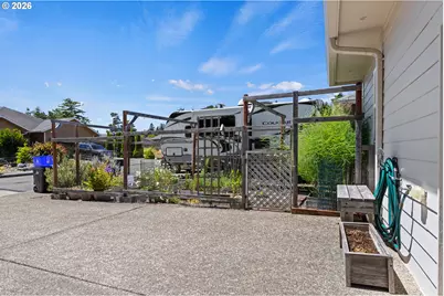 786 Edwards Ave, Coos Bay, OR 97420 - Photo 4