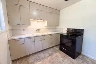 4219 SE Ellis St, Portland, OR 97206 - Photo 2