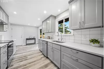 712 NE 195th Ave, Portland, OR 97230 - Photo 10