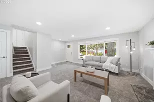 712 NE 195th Ave, Portland, OR 97230 - Photo 8