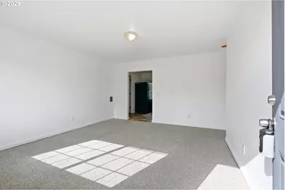 9201 SE 77th Ct, Portland, OR 97206 - Photo 6