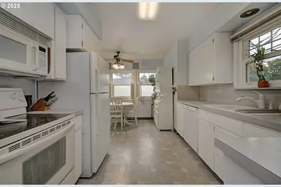 615 W 39th St, Vancouver, WA 98660 - Photo 4