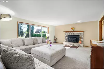 470 NW Bella Vista Dr, Gresham, OR 97030 - Photo 4