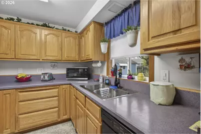 641 SE 154th Ave, Portland, OR 97233 - Photo 14