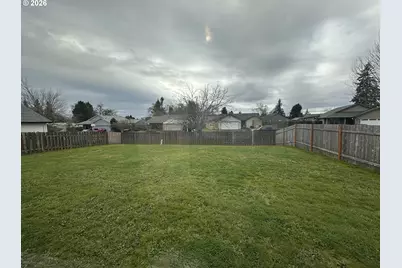 18877 Highland Dr, Oregon City, OR 97045 - Photo 2