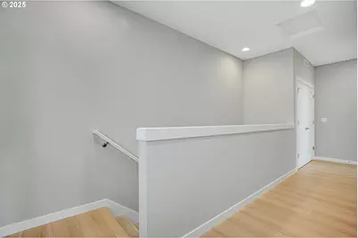 16489 NW Liberty St, Portland, OR 97229 - Photo 12