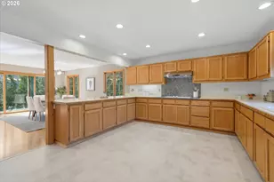 7025 SW Windemere Loop, Portland, OR 97225 - Photo 8