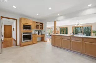 7025 SW Windemere Loop, Portland, OR 97225 - Photo 8