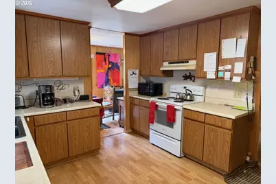 64294 Penny Rd, Coos Bay, OR 97420 - Photo 12