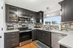 1122 SE Fir Grove Loop, Hillsboro, OR 97123 - Photo 4