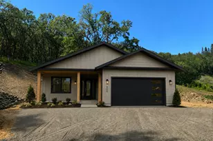 996 SE Eagles View Dr, Roseburg, OR 97470 - Photo 2