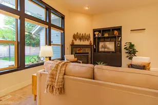 2225 Avengale Dr, Eugene, OR 97408 - Photo 16