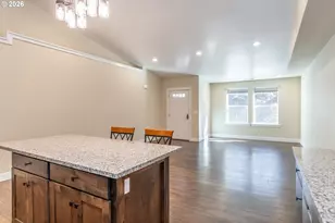 1680 NE Alameda Ave, Roseburg, OR 97470 - Photo 8