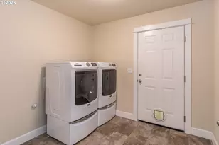 1680 NE Alameda Ave, Roseburg, OR 97470 - Photo 38