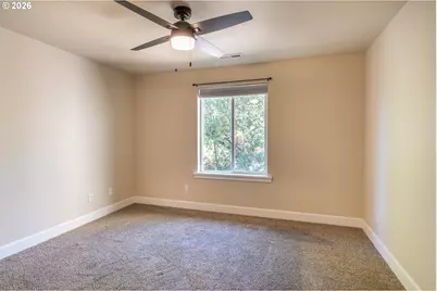 1680 NE Alameda Ave, Roseburg, OR 97470 - Photo 16