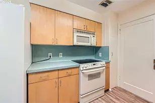 9832 N Van Houten Ave, Portland, OR 97203 - Photo 8