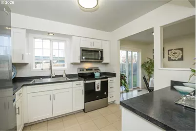 1168 Pleasant St, Springfield, OR 97477 - Photo 10