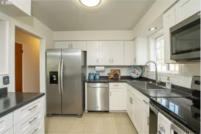 1168 Pleasant St, Springfield, OR 97477 - Photo 8