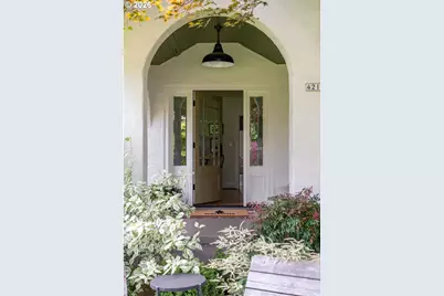 4214 SE Oak St, Portland, OR 97215 - Photo 2