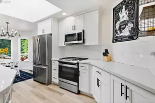 738 NE Meadow Dr, Portland, OR 97211 - Photo 14