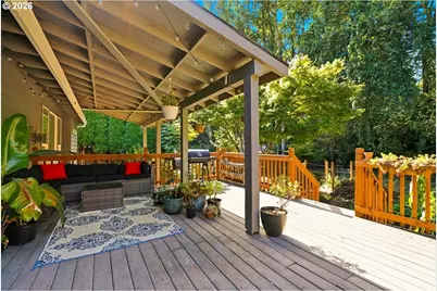 738 NE Meadow Dr, Portland, OR 97211 - Photo 30