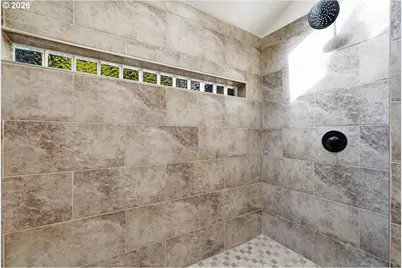 738 NE Meadow Dr, Portland, OR 97211 - Photo 20