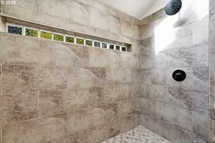738 NE Meadow Dr, Portland, OR 97211 - Photo 20