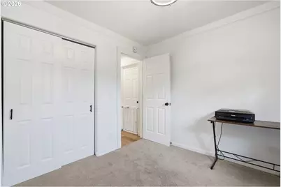 738 NE Meadow Dr, Portland, OR 97211 - Photo 24