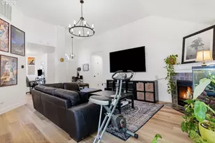 738 NE Meadow Dr, Portland, OR 97211 - Photo 8
