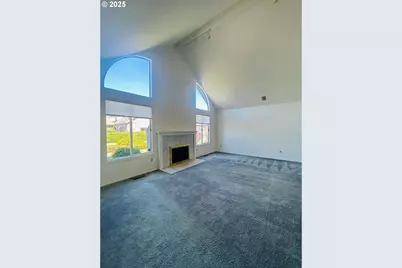 325 N Peacock Ct, Newberg, OR 97132 - Photo 2