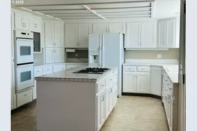 325 N Peacock Ct, Newberg, OR 97132 - Photo 4